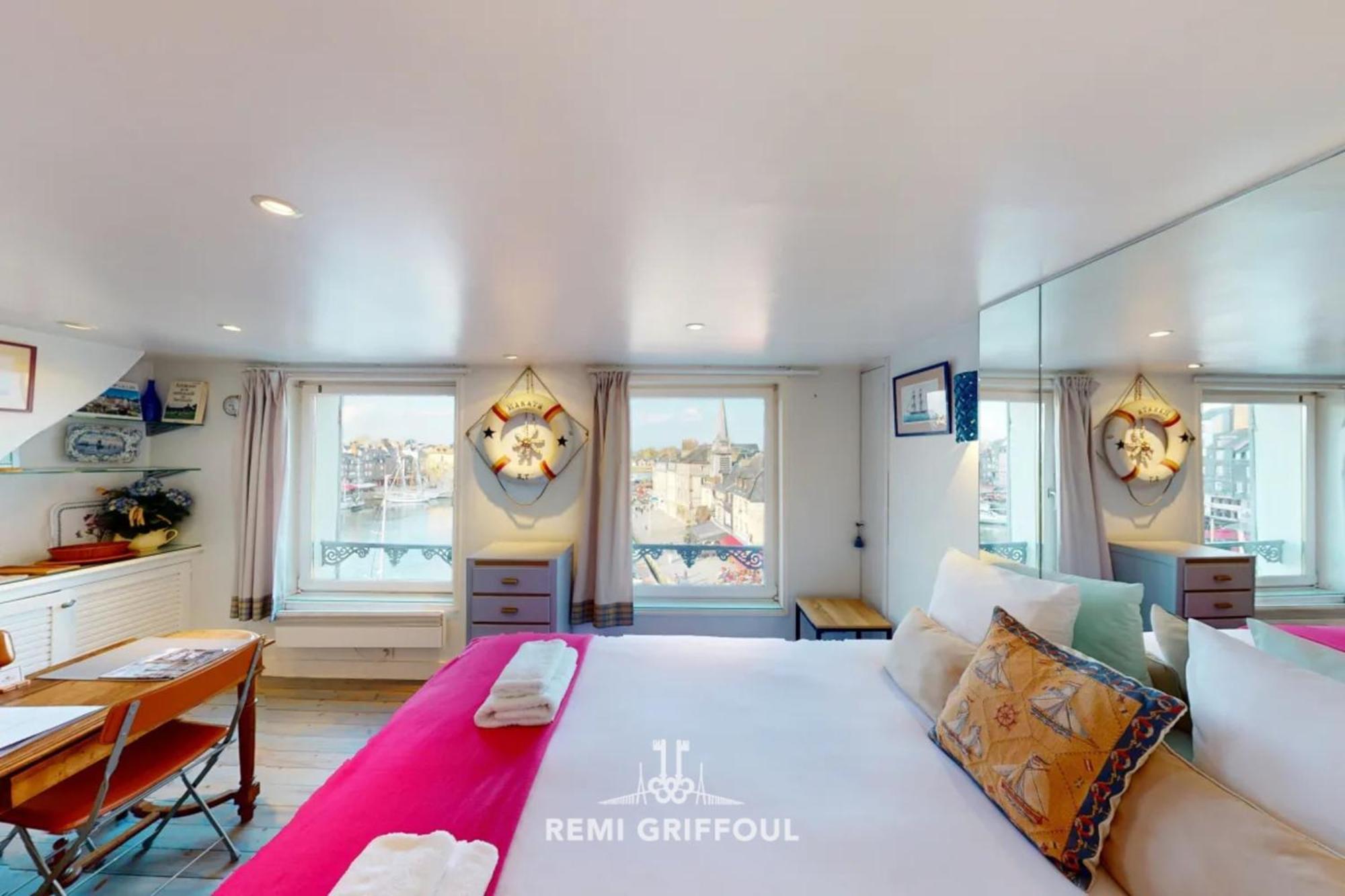 Racing The Wind Breathtaking Port View 2 Pers Apartment องเฟลอร์ ภายนอก รูปภาพ